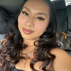 Meet your Posher, Evelyn